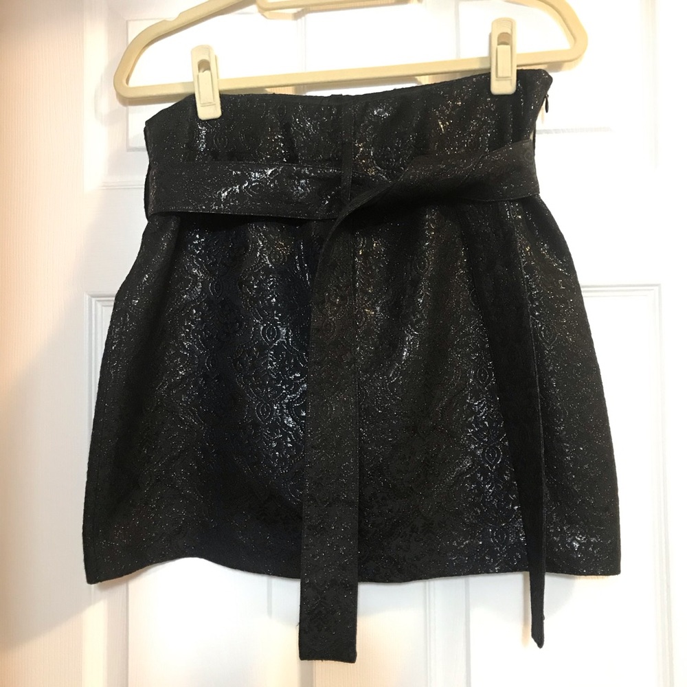 Shimmery black mini skirt!